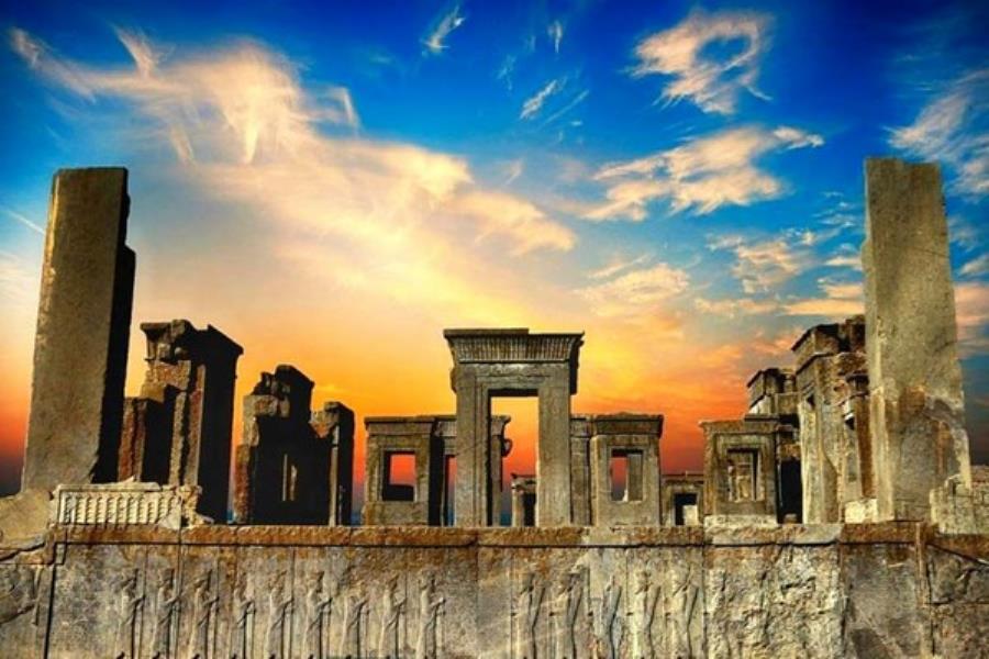 اسناد مالکیت تخت‌جمشید، باغ ارم، سد درودزن و دریاچه پریشان صادر شد